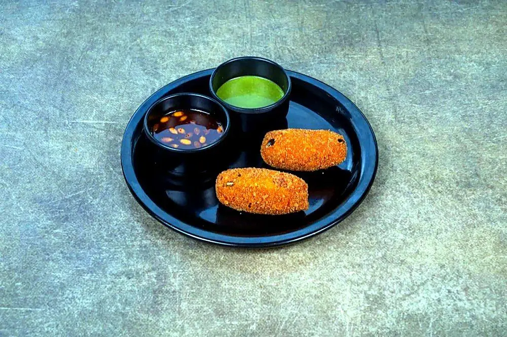 Crispy starters with chutney